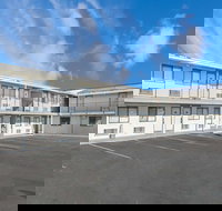 Super 8 by Wyndham Bishop - Accommodation Los Angeles