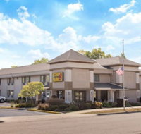 Super 8 by Wyndham Beloit - Accommodation Los Angeles