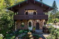 Storybook Riverside Inn