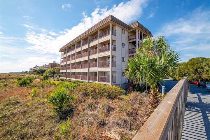 Beach & Tennis Admirals Row 226 Two Bedroom Condo - thumb 0