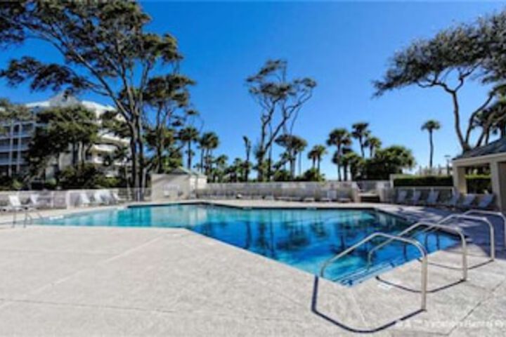 Barrington Court 417 One Bedroom Condo - thumb 0