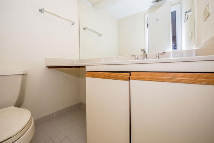 Barrington Court 417 One Bedroom Condo - thumb 2