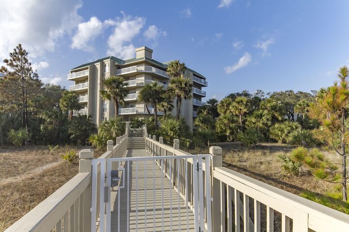 Barrington Court 417 One Bedroom Condo - thumb 1