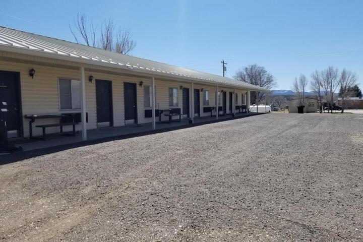 Galaxy Of Hatch A Motorcycle Motel & Diner Between Bryce & Zion - thumb 6