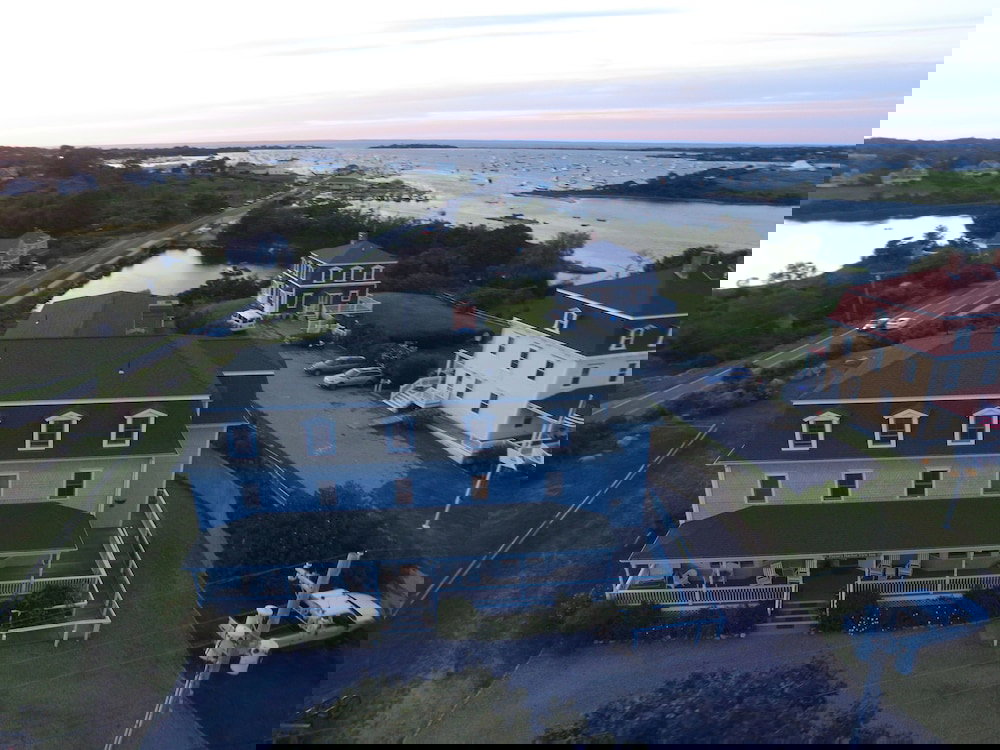 Payne's Harbor View Inn - thumb 1