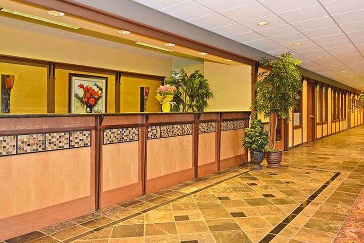 Magnuson Hotel Birch Run - thumb 7