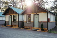 LOGE Leavenworth Riverside