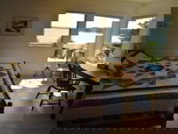 Oak Point Cottage - Three Bedroom Home