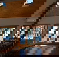 Sea Breeze - Three Bedroom Home - Accommodation Los Angeles