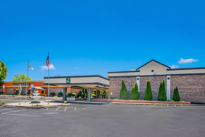 Quality Inn & Suites - thumb 3