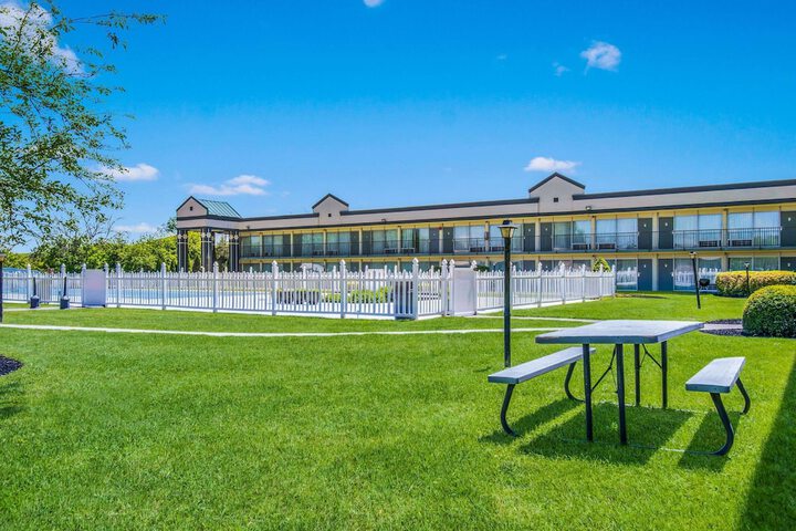 Quality Inn & Suites - thumb 4