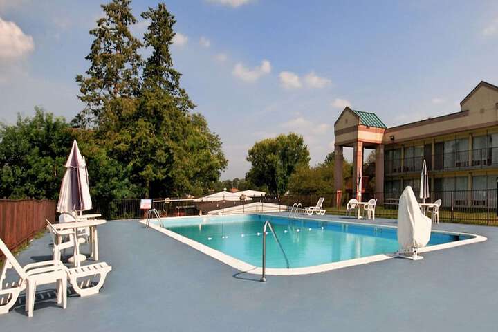 Quality Inn & Suites - thumb 6