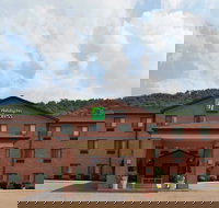 Holiday Inn Exp Chester WV an IHG Hotel - Accommodation Los Angeles