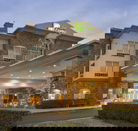 Holiday Inn Express Hotel  Suites Long Island-East End an IHG Hotel - Accommodation Los Angeles