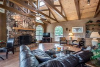 Blue Bear Retreat Eight Bedroom Cabin