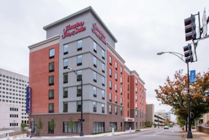 Hampton Inn & Suites Winston-Salem Downtown - thumb 0