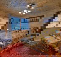 Hikers Crossing - Accommodation Los Angeles