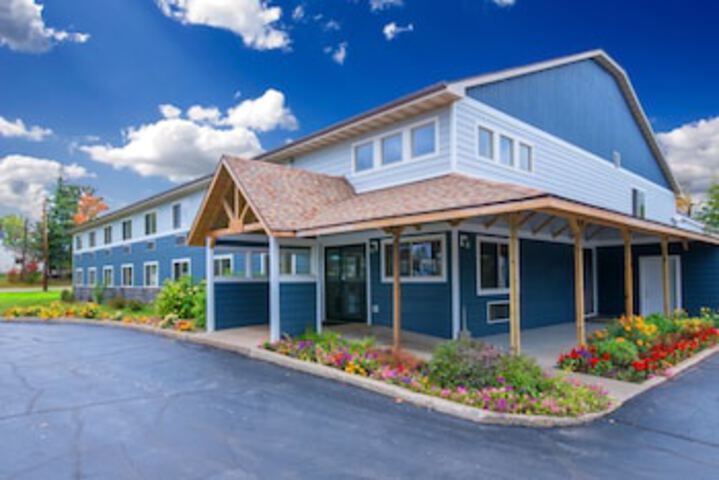 Northwoods Inn & Suites - thumb 0