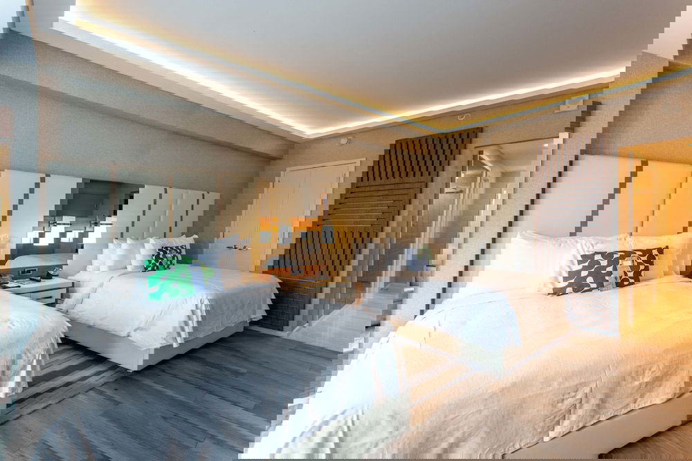 Beachfront Condo With Large Balcony - thumb 1