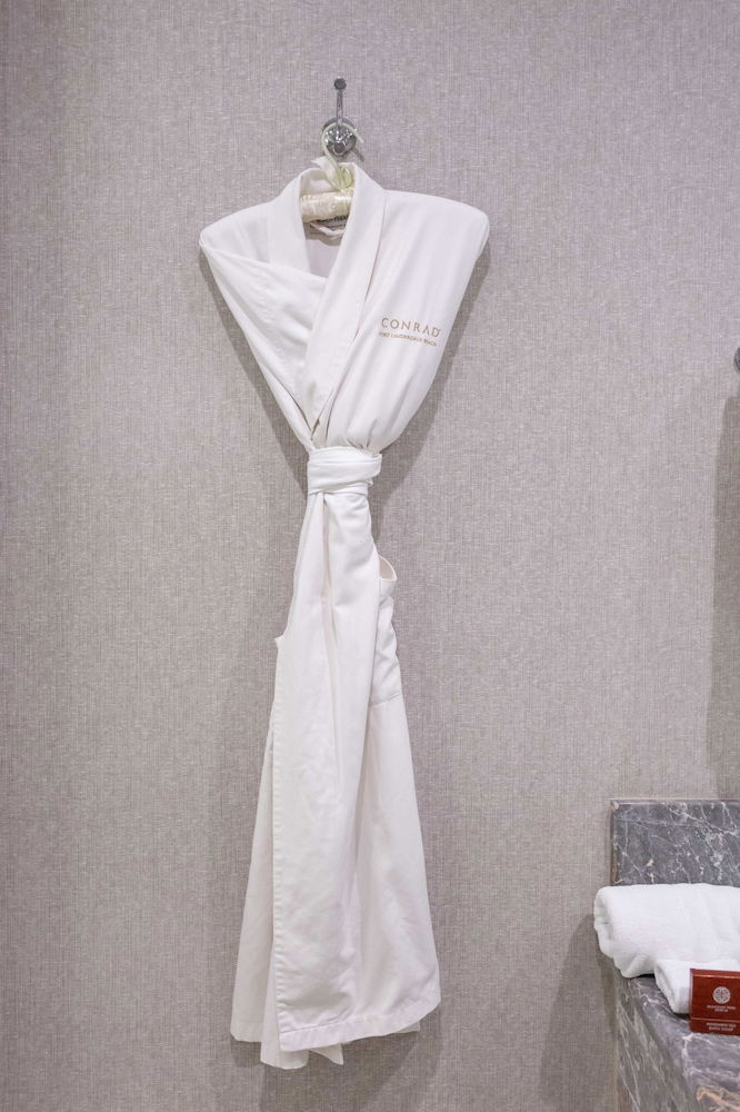 Beachfront Condo With Large Balcony - thumb 2