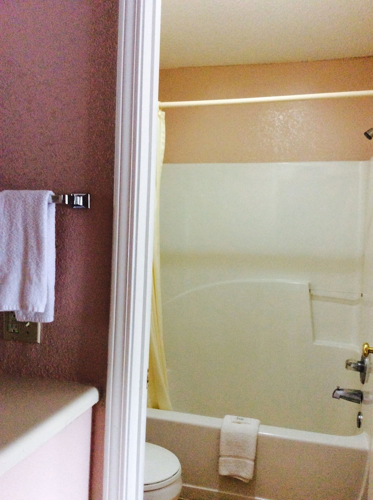 Budget Inn - thumb 1