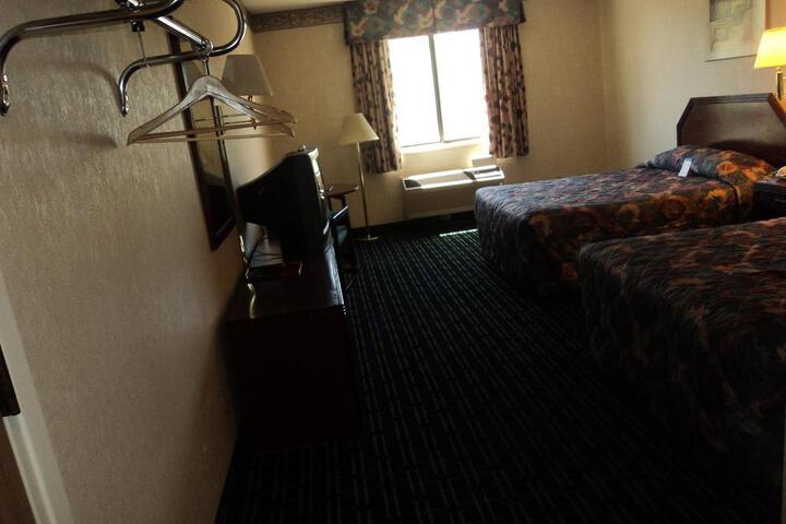 Econo Lodge - thumb 0