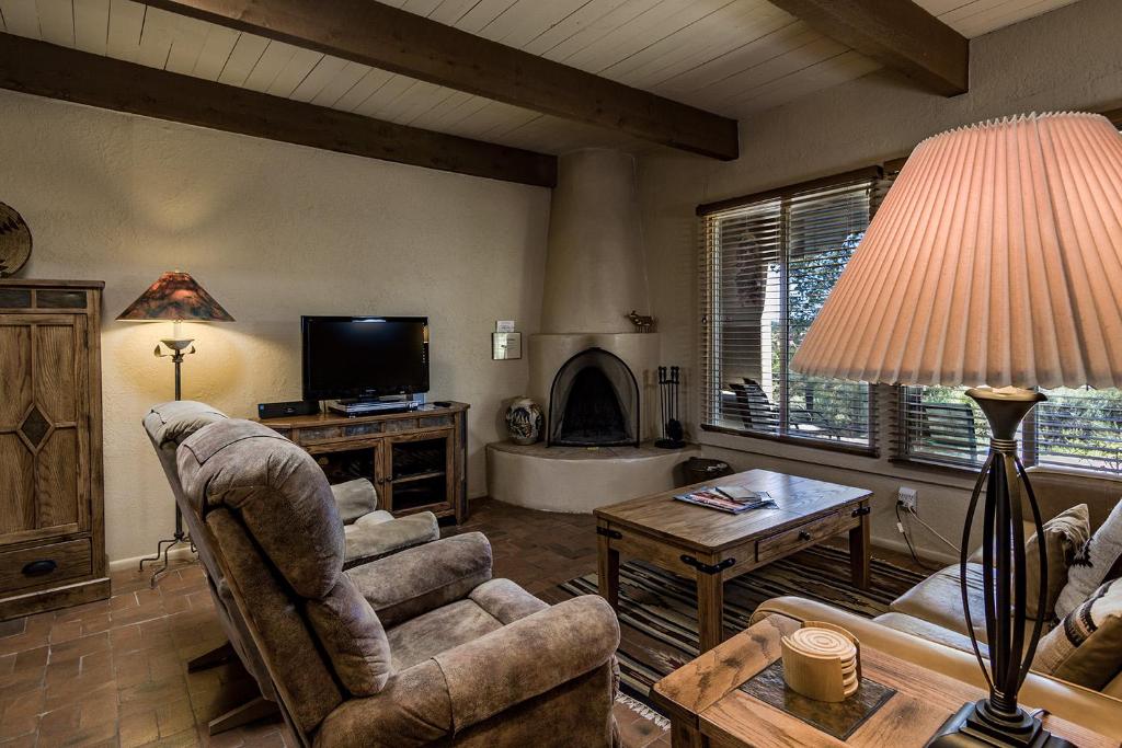 Artist Road #30 2 Bedrooms Fireplace Pool Access Washer / Dryer Sleeps 4 - thumb 6