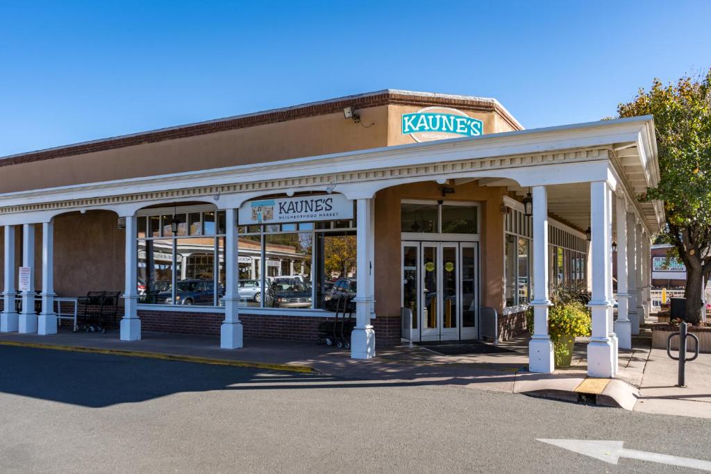 Artist Road #30 2 Bedrooms Fireplace Pool Access Washer / Dryer Sleeps 4 - thumb 5