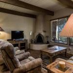 Artist Road #30 2 Bedrooms Fireplace Pool Access Washer / Dryer Sleeps 4 - thumb 0