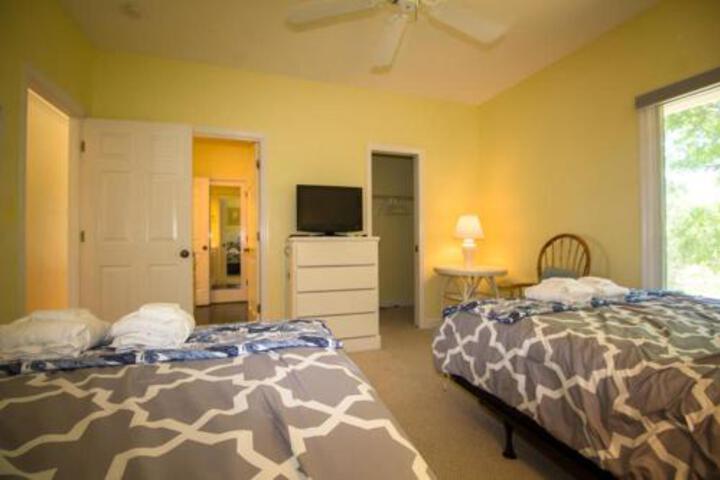 628 Sea Horse Annex Three Bedroom House - thumb 2