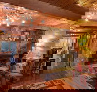 Knotty Pines - Accommodation Los Angeles