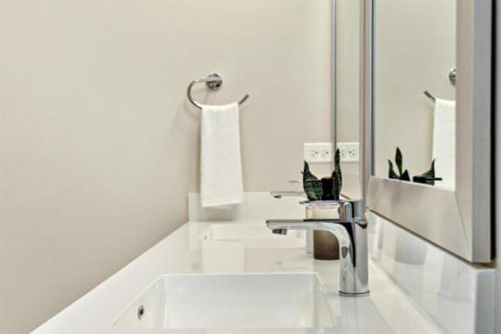 Thanksgiving Savings! Modern Condo At Lakeside! OAK18 - thumb 1