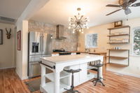 Alpine Bay by AvantStay  Pet Friendly Ski Season Getaway w/ Deck