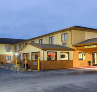 Super 8 by Wyndham Richmond - Accommodation Los Angeles