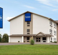 Travelodge by Wyndham Livonia - Accommodation Los Angeles