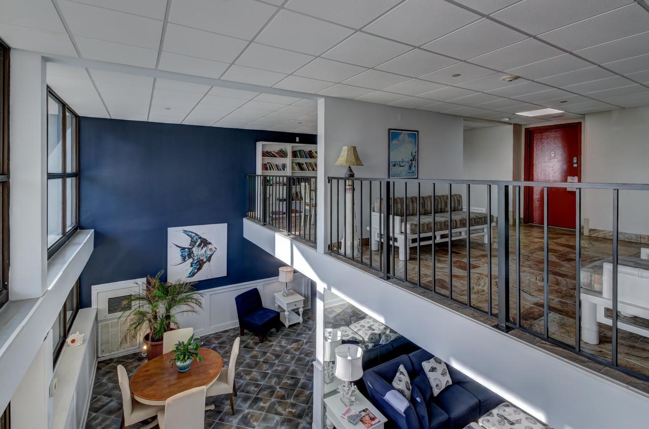 9400 Condos - thumb 11