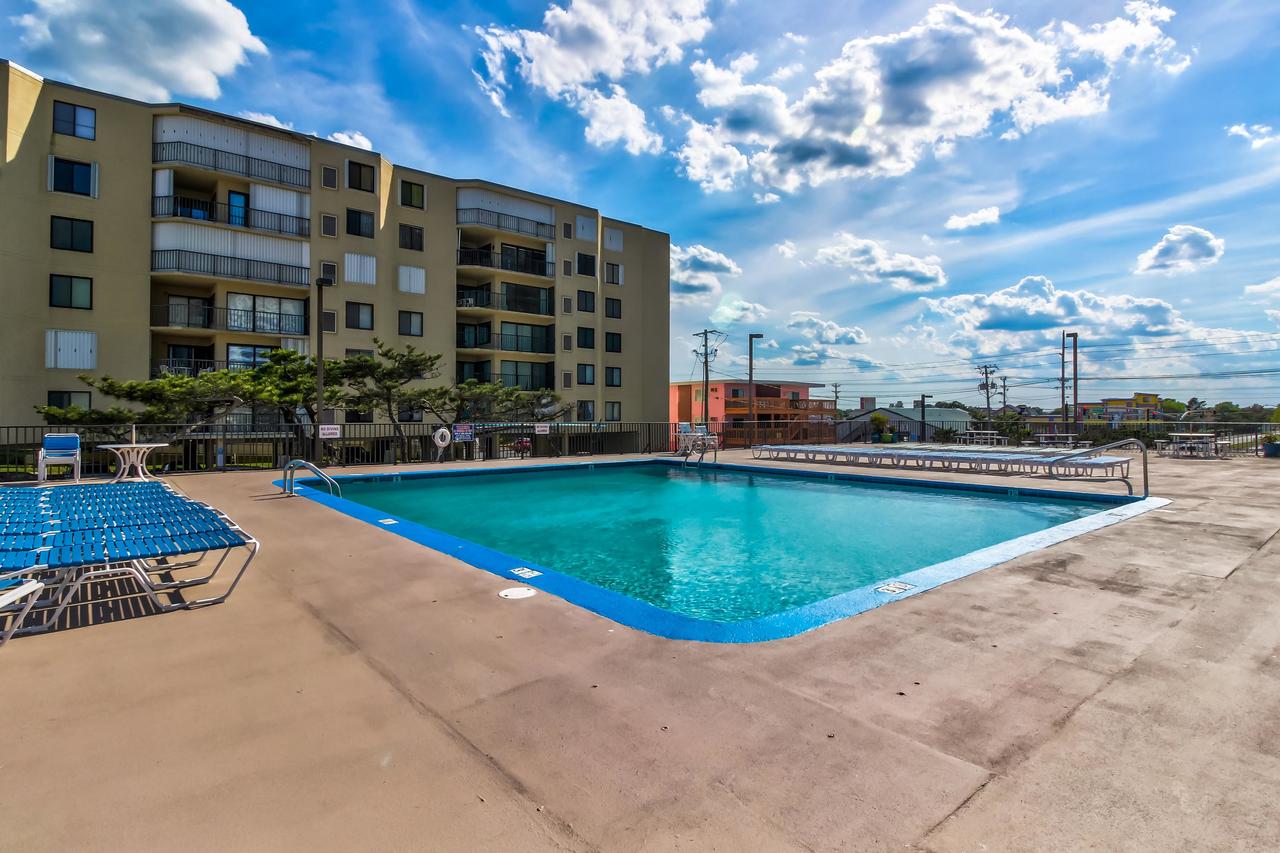 9400 Condos - thumb 12