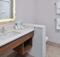 Holiday Inn Express & Suites Farmington Hills - Detroit - Accommodation Los Angeles