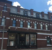 Hermann Crown Suites - Accommodation Los Angeles