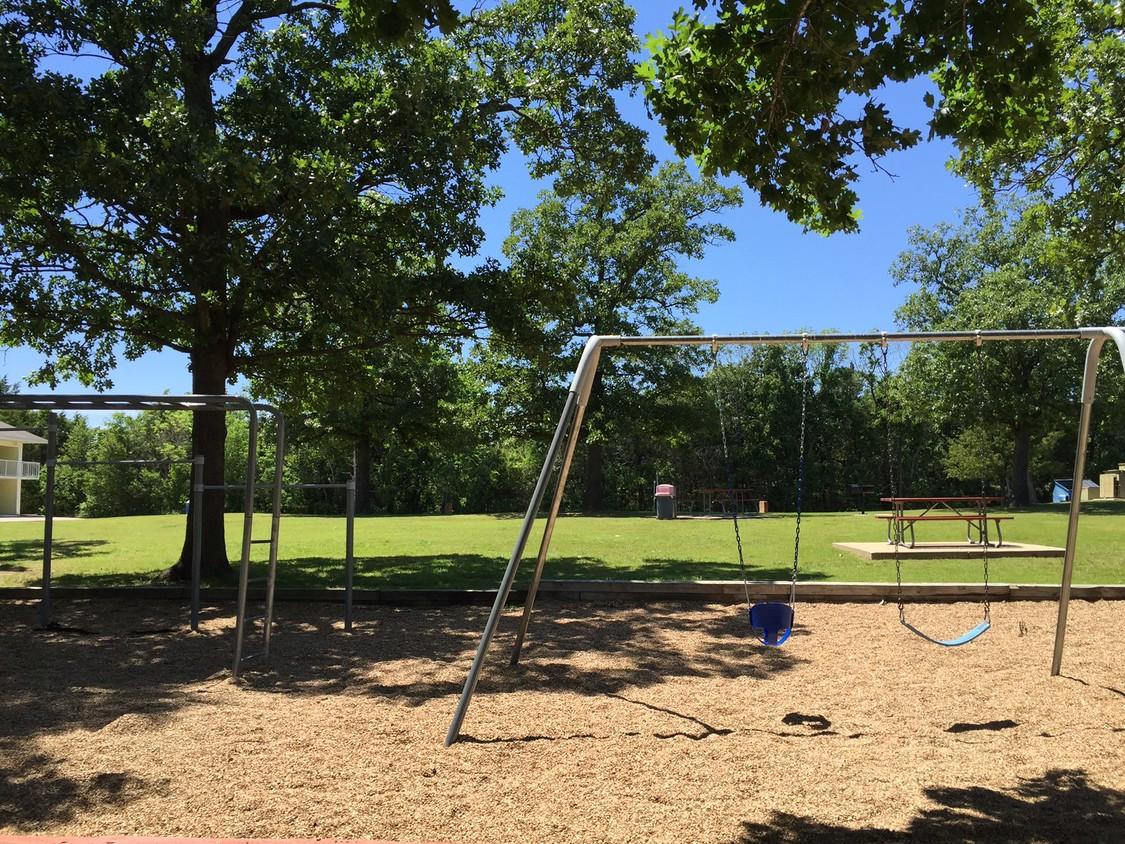 Twelve Oaks Inn - thumb 1