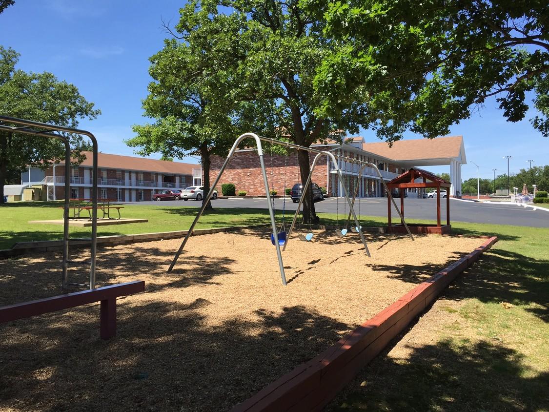 Twelve Oaks Inn - thumb 4