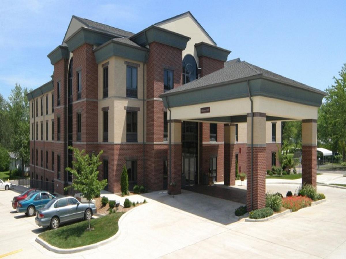 Crossroad Inn And Suites - thumb 0