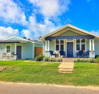 Walk to Beach From Outstanding Classic Residence - Accommodation Los Angeles