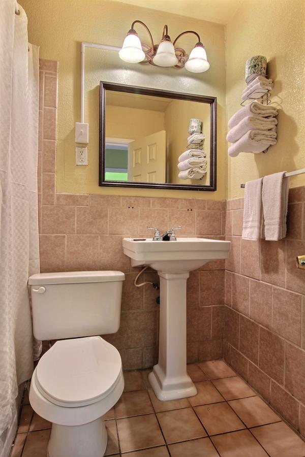 Shark Reef Resort Motel & Cottages - thumb 36