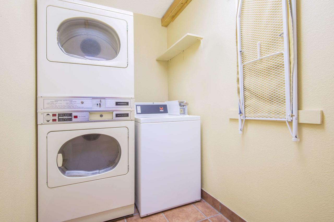 Super 8 By Wyndham Portales - thumb 30