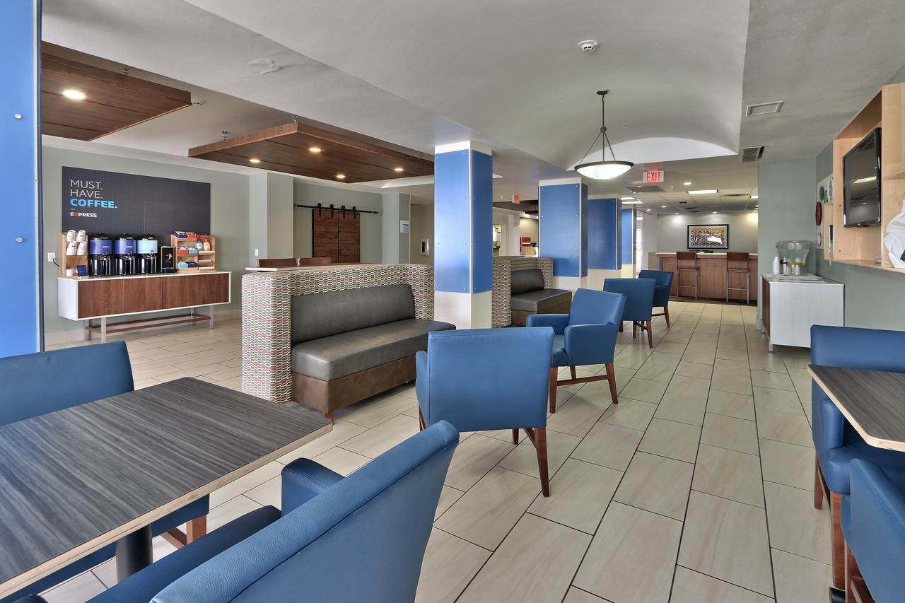 Holiday Inn Express & Suites Portales - thumb 8