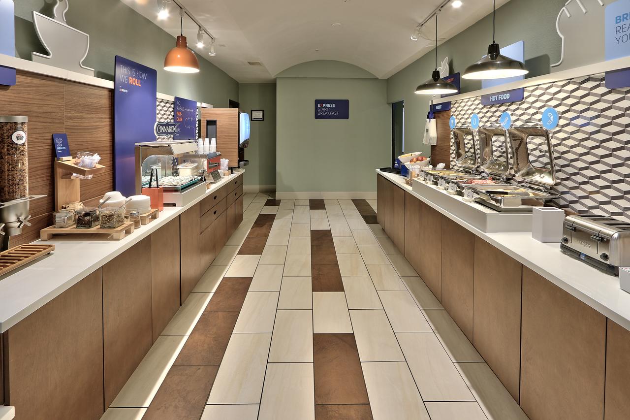 Holiday Inn Express & Suites Portales - thumb 2