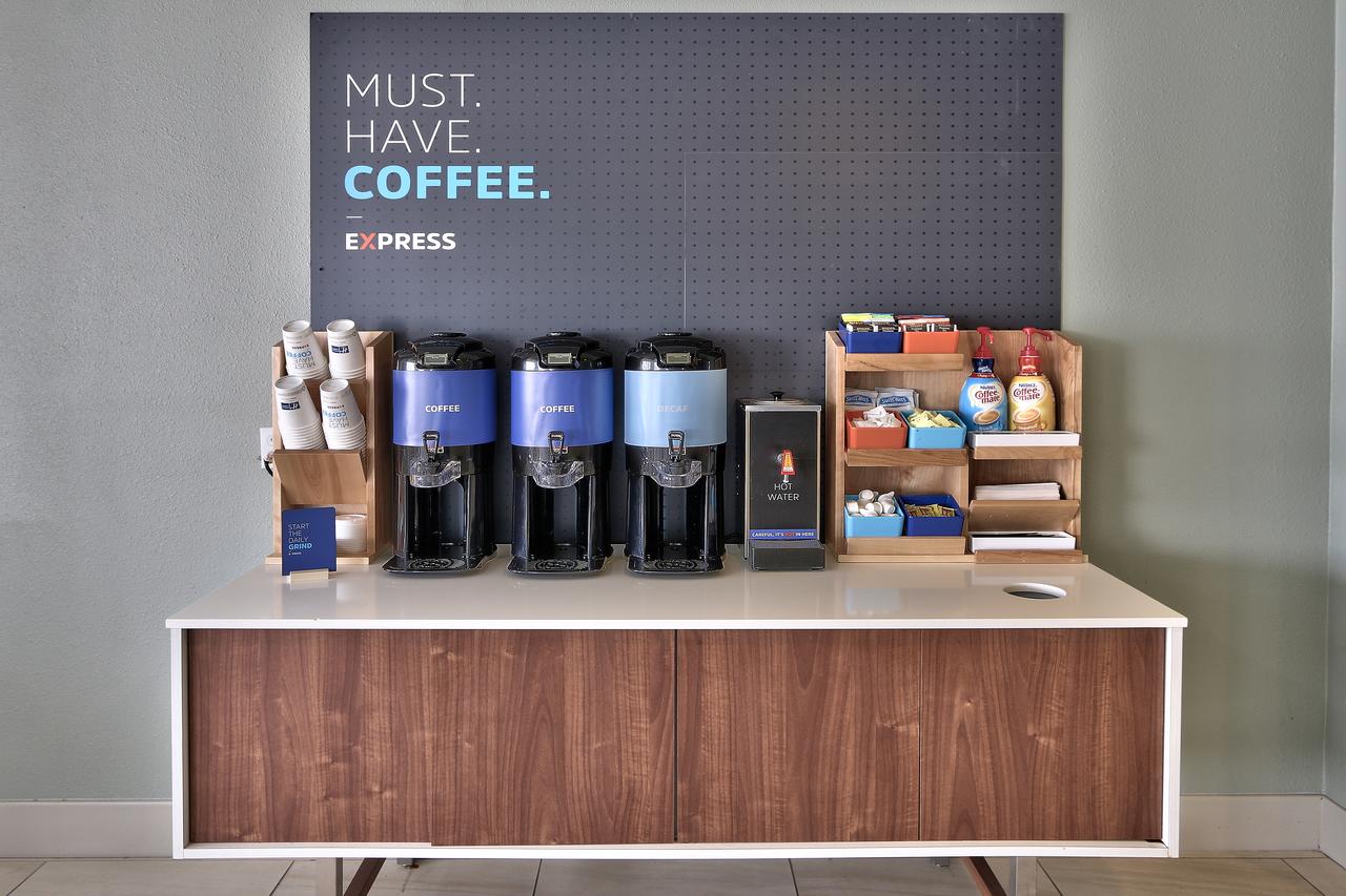 Holiday Inn Express & Suites Portales - thumb 1