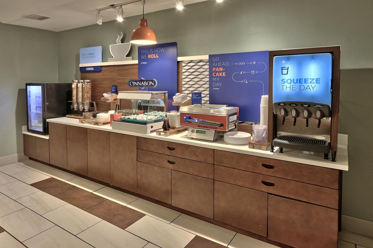 Holiday Inn Express & Suites Portales - thumb 3