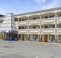 Travelodge by Wyndham Manhasset - Accommodation Los Angeles